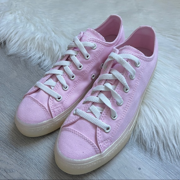 NWT Converse Chuck Taylor All Star Women’s Shoes - Picture 2 of 8